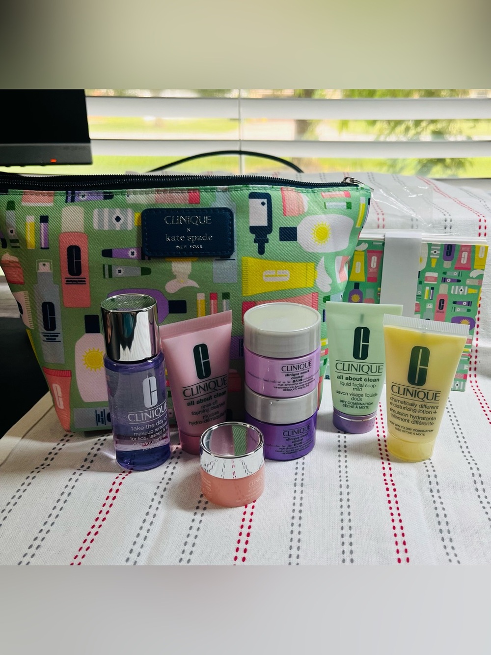 Clinique + Kate Spade Travel Skincare Set with Pouch & 10 Note Cards
